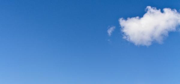 chaise en haut d'une montagne